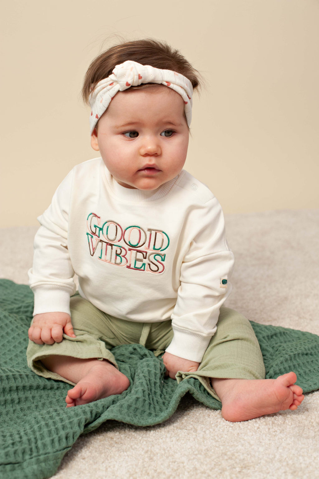 Bess | Sweater Good Vibes